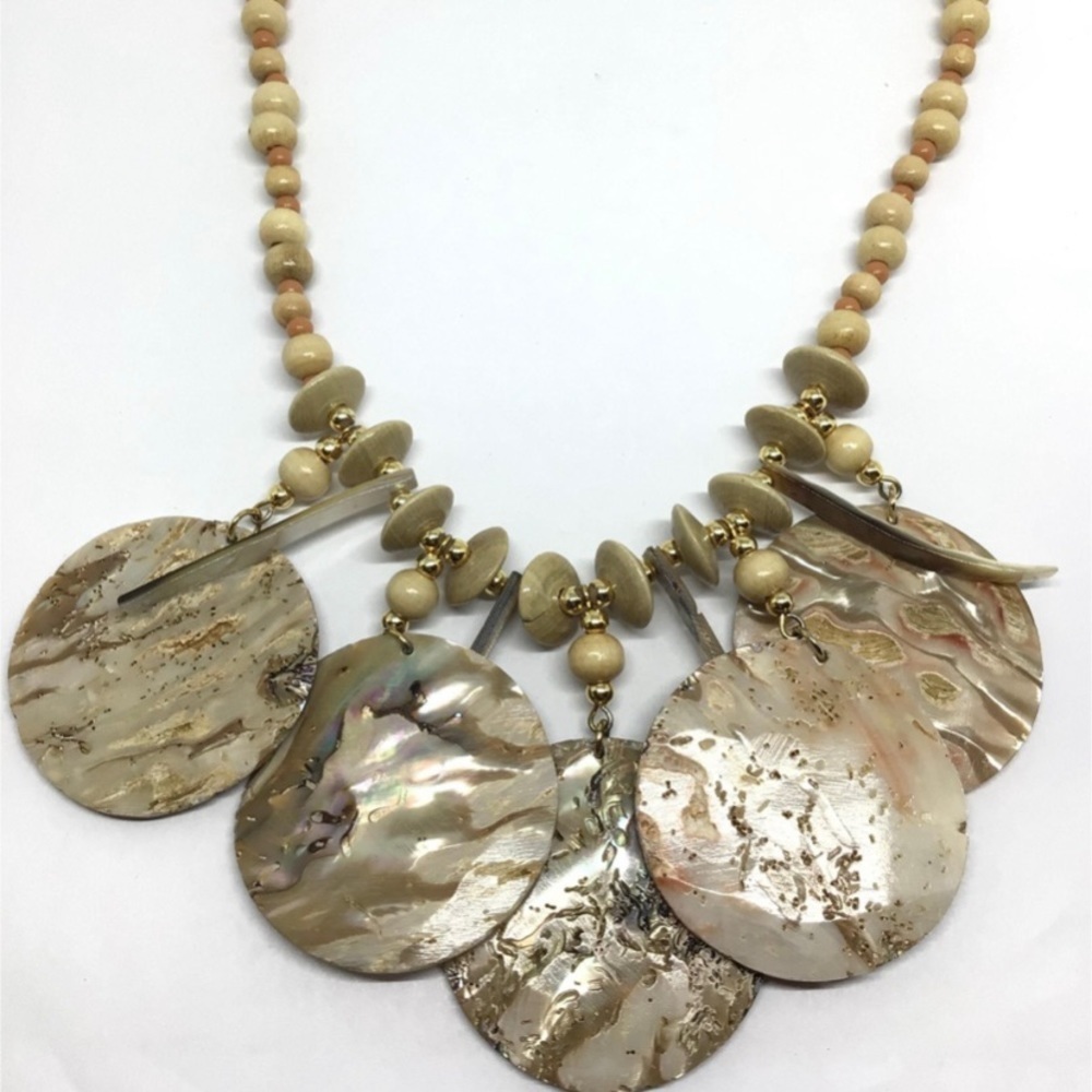 Abalone shell necklace‎